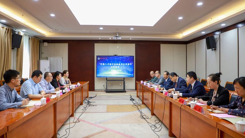 以下以某机构为例，对其课程体系、师资配置等方面进行简要分析：