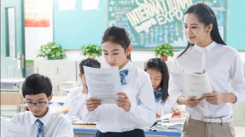 选择一个合适的学习平台对于短期技能培训至关重要。一个优秀的平台应该具备以下特点：